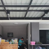 อบอุ่นทอดๆ ก๋วยเตี๋ยวเรือ ตามสั่ง หน้าหมู่บ้านปิยวรารมย์ ฝั่งวัดไทรน้อย