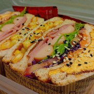 แซนวิชพุงแตก by onry