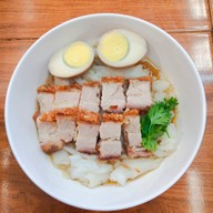 ก๋วยจั๊บข้าวหมูแดง