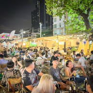 BLACKBEACH อาหารตามสั่ง แซลม่อนสด ของทานเล่น ตลาดเฟิร์สวันตลาดพลู