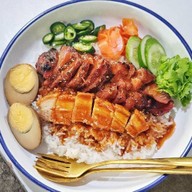 ปัญ หมูกรอบ หมูแดง กาญจนบุรี