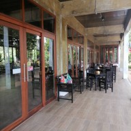 บรรยากาศ Nana Beach Restaurant Chumphon