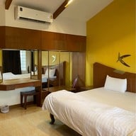 Country Lake View Hotel