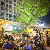 BLACKBEACH อาหารตามสั่ง แซลม่อนสด ของทานเล่น ตลาดเฟิร์สวันตลาดพลู