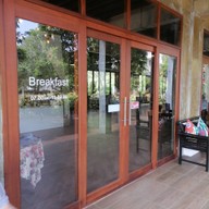 หน้าร้าน Nana Beach Restaurant Chumphon