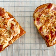 ปังหอม - ปังปิ้ง โทสต์พิซซ่า ชาเย็น ชานม นมสด (วิภาวดี64)