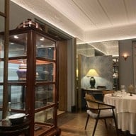 Benjarong Baan Dusit Thani