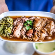 ยูตะ ข้าวขาหมู-ข้าวมันไก่สิงคโปร์