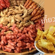 ลูกชิ้นทอด&เครื่องดื่ม ชา กาแฟ ถนนรถไฟ