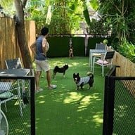 Jungle De Woof Cafe