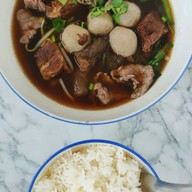 เมนูของร้าน สุขไพศาล ก๋วยเตี๋ยวเนื้อตุ๋น-หมูตุ๋น -