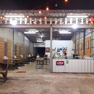 หน้าร้าน เจ๊อุ๋ยผัดไท หอยทอด สาขา2