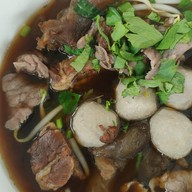 เมนูของร้าน สุขไพศาล ก๋วยเตี๋ยวเนื้อตุ๋น-หมูตุ๋น -