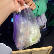 แมวแซ่บ ยำลูกชิ้นปลา น้ำยำพริก 2 สวน ซอยศรีบุญเรือง1 ปากซอยสงวน13