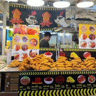 ไก่ทอด หมึกทอด ข้าวยำไก่แซ่บ สยามสแควร์ซอย5 อีเว้นท์