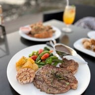 เมนูของร้าน CHARIOT Pub & Restaurant