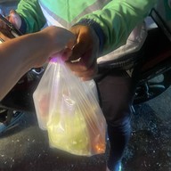 แมวแซ่บ ยำลูกชิ้นปลา น้ำยำพริก 2 สวน ซอยศรีบุญเรือง1 ปากซอยสงวน13