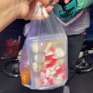 แมวแซ่บ ยำลูกชิ้นปลา น้ำยำพริก 2 สวน ซอยศรีบุญเรือง1 ปากซอยสงวน13