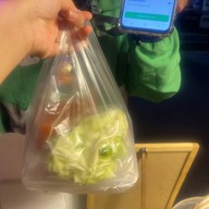 แมวแซ่บ ยำลูกชิ้นปลา น้ำยำพริก 2 สวน ซอยศรีบุญเรือง1 ปากซอยสงวน13