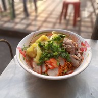 หน้าร้าน ร้านก๋วยเตี๋ยวนำชัย ป้าแวว (วงเวียนอ่างทอง)