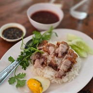 ข้าวมันไก่เจ๊แอ้ว -