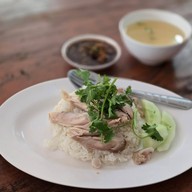 ข้าวมันไก่เจ๊แอ้ว -