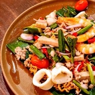 อบอวล ประชาชื่น