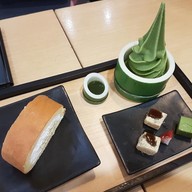 Kyo Roll En แฟชั่นไอส์แลนด์