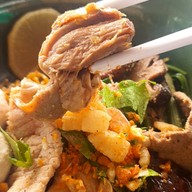 แม่อิ่ม ก๋วยเตี๋ยวเนื้อตุ๋นหมูตุ๋น สาขาพลแสน Mae-Aim Noodle