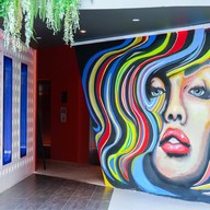 Holli Bolli, Radisson Suite Bangkok