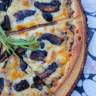 Holli Bolli, Radisson Suite Bangkok