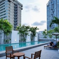 Holli Bolli, Radisson Suite Bangkok