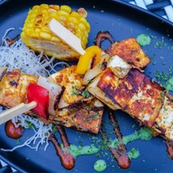 Holli Bolli, Radisson Suite Bangkok