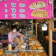 บรรยากาศ วาฟเฟิล & เมี่ยง Waffle hug by คุณนุ้ย ตลาดเขตบางขุนเทียน ตลาดเขตบางขุนเทียน
