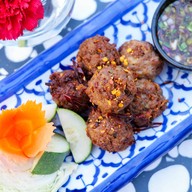 Holli Bolli, Radisson Suite Bangkok