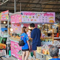 หน้าร้าน วาฟเฟิล & เมี่ยง Waffle hug by คุณนุ้ย ตลาดเขตบางขุนเทียน ตลาดเขตบางขุนเทียน