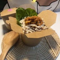 หมี่ไก่ฉีก วิชญา