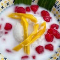 ร้านยำแซ่บ ขนมหวานน้ำแข็งใส ถนนมาลัยแมน