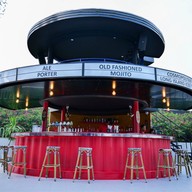 Holli Bolli, Radisson Suite Bangkok