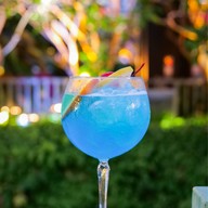 Holli Bolli, Radisson Suite Bangkok