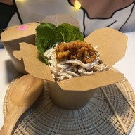 หมี่ไก่ฉีก วิชญา