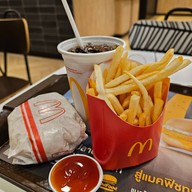 เมนูของร้าน McDonald's พาซีโอ พาร์ค (ไดร์ฟทรู)