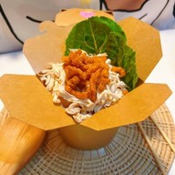 หมี่ไก่ฉีก วิชญา