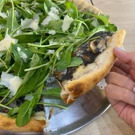 premium craft pizza บางนา