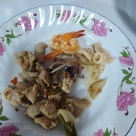 ครัวหญิงลี กะเพราผัดแห้ง ข้าวผัด
