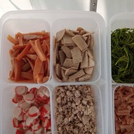 ครัวมินิ 🍳 ข้าวไข่เจียวทรงเครื่อง ลูกชิ้น ไส้กรอกนึ่งและย่าง สาขาท่าอิฐ