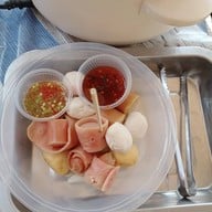 ครัวมินิ 🍳 ข้าวไข่เจียวทรงเครื่อง ลูกชิ้น ไส้กรอกนึ่งและย่าง สาขาท่าอิฐ