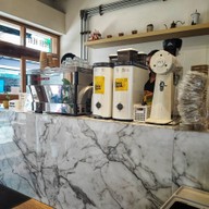 บรรยากาศ HALO Koffee สุทธิสาร รัชดา