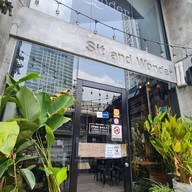 หน้าร้าน Sit and wonder