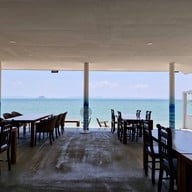 บรรยากาศ สิเหร่ ซีฟู้ด -